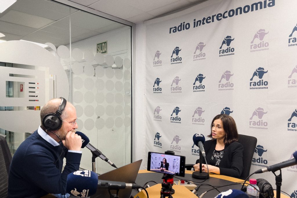 Leticia Hernández Méndez y Víctor Delgado en entrevista en Intereconomía